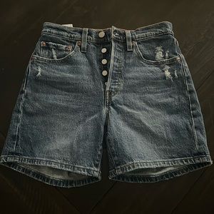 LEVI SHORTS gently worn in great condition